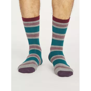 Chaussettes rayées homme de la marque Thought grises et bordeaux 