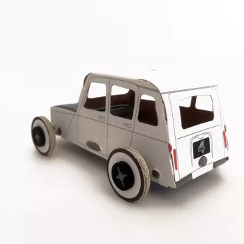 Autogamie Renault 4L blanche vue arrière