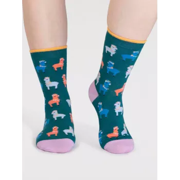 Coffret de chaussettes éco-responsables présentant des lamas entourés de fleurs