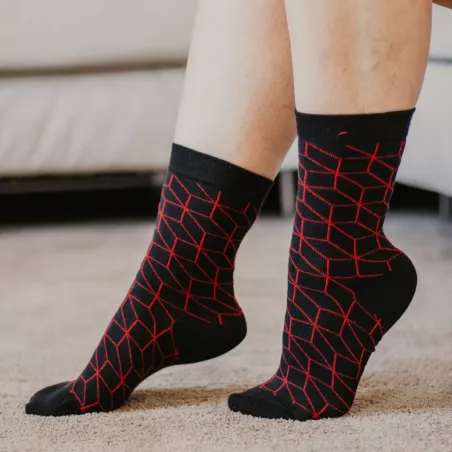 Chaussettes noires avec imprimé losanges rouge coton biologique