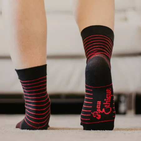 Chaussettes noires rayées rouge en coton biologique