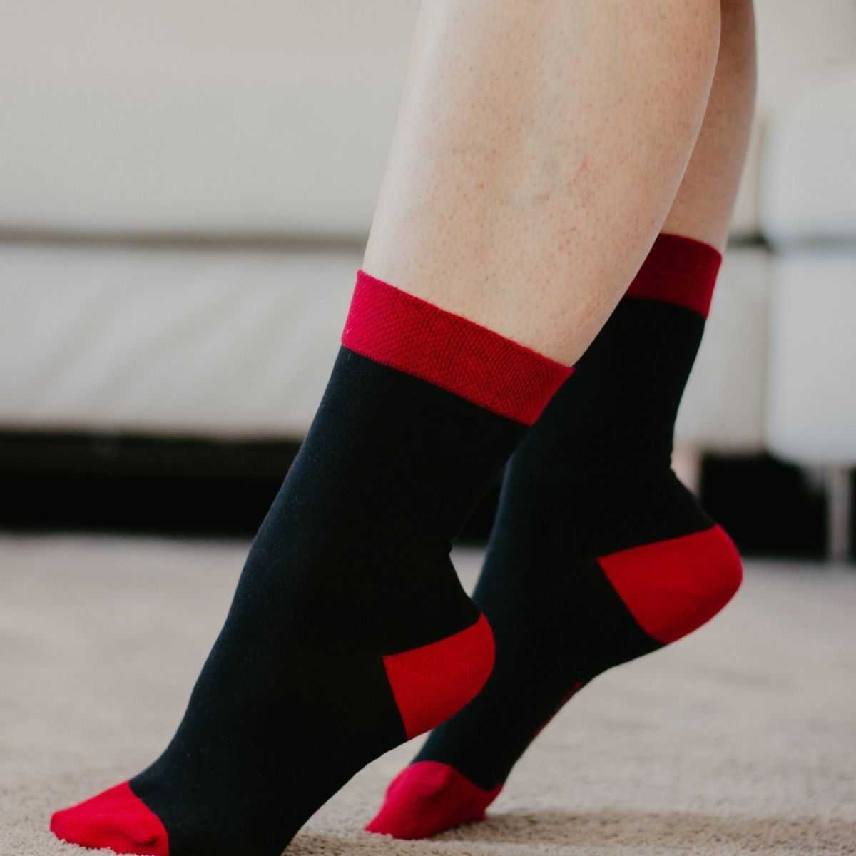 Chaussettes noires et rouge coton bio