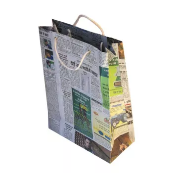 Livré avec un sac recyclé papier journal